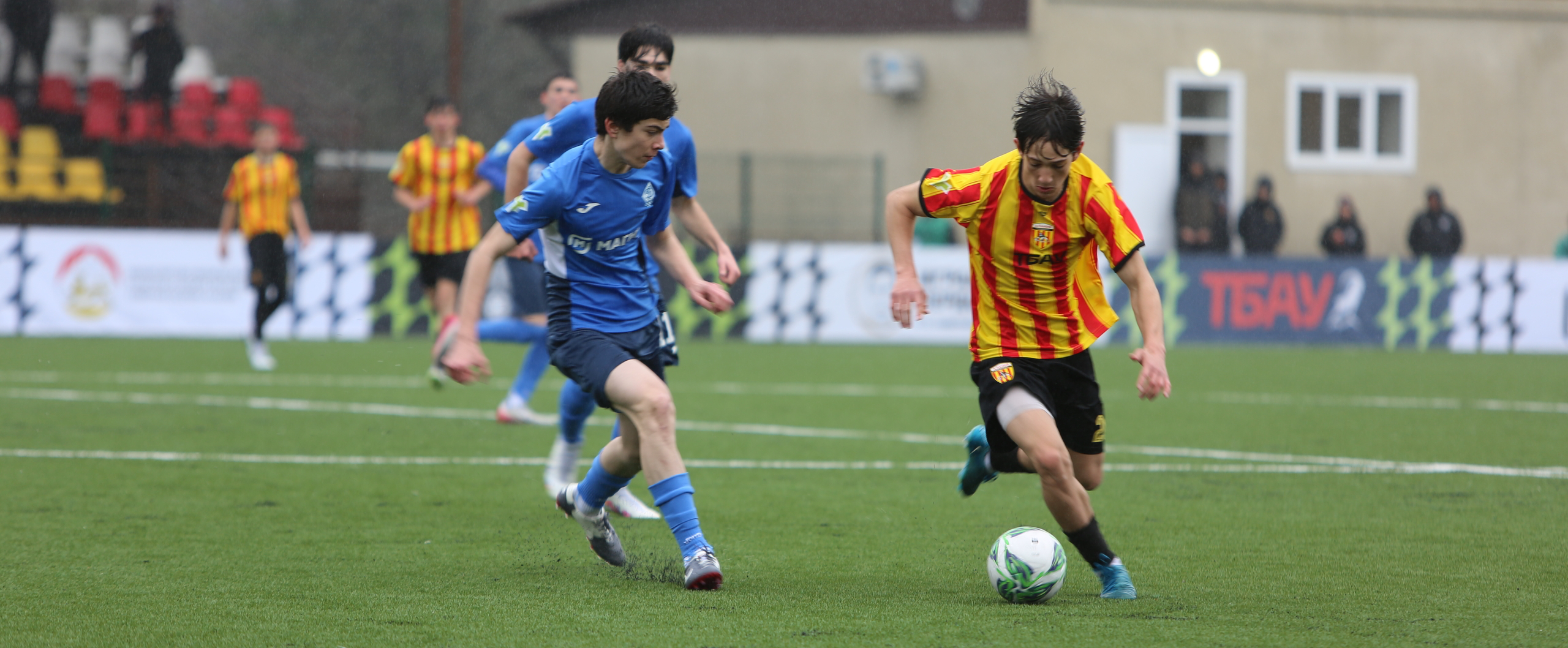 Две команды школы «Динамо» стартовали в первенстве ЮФЛ